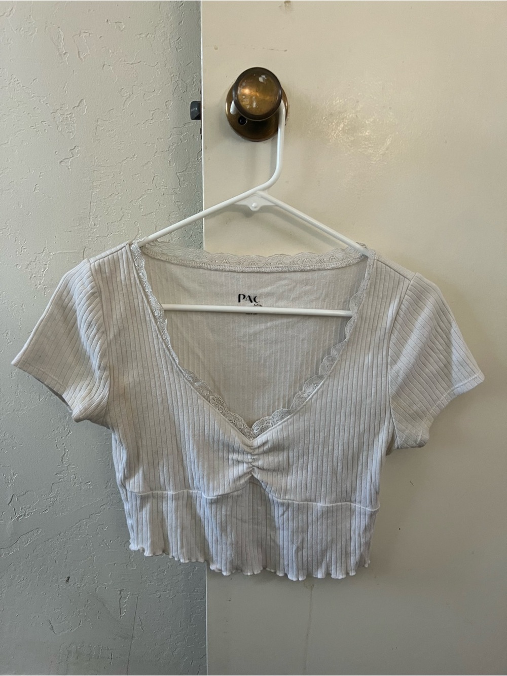 PacSun White Ribbed Lace-Trim Cropped V-Neck Tee